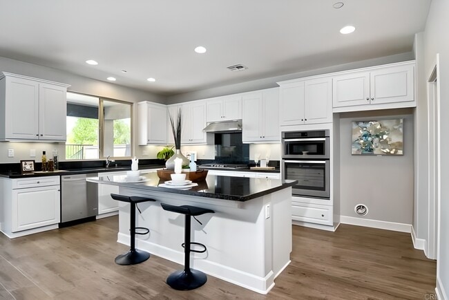 Isla Kiechen con asientos - 520 Machado Way