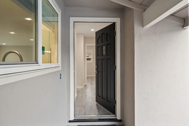 Photo - 692 Pomeroy Ave