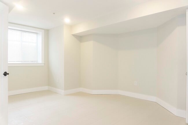 Photo - 56 Athol St Unit 1