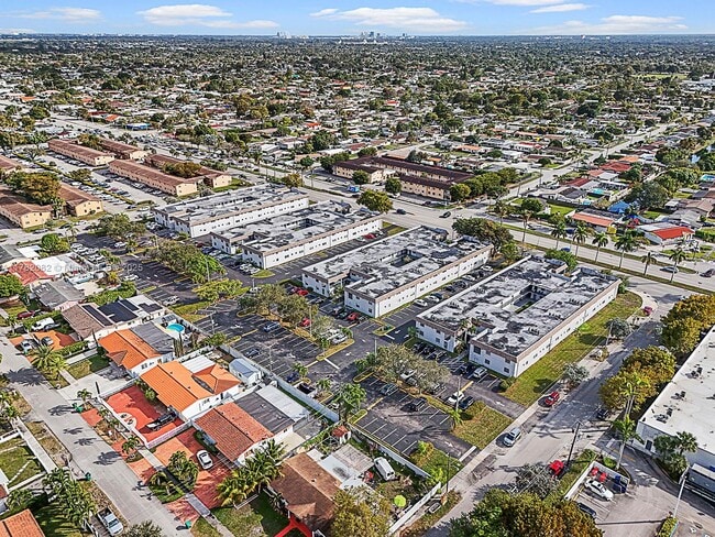 Photo - 10375 SW 40th St Unidad X