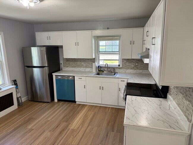 Kitchen - 15 Bouchard Ave Unit 1