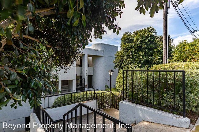 Photo - 3 br, 2 bath House - 3225 Newell St UNIT 7