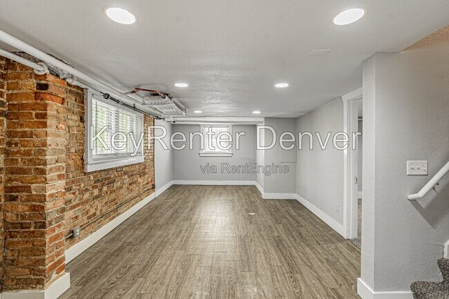 Building Photo - 945 N Washington St Unit Apt 100