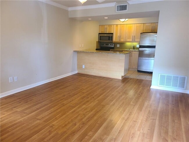 Building Photo - 7685 Northcross Dr Unit 221