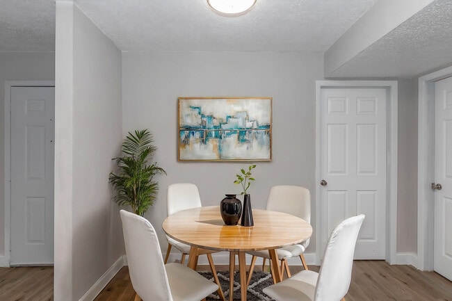 B1 Rincón de desayuno - 301 Greenville