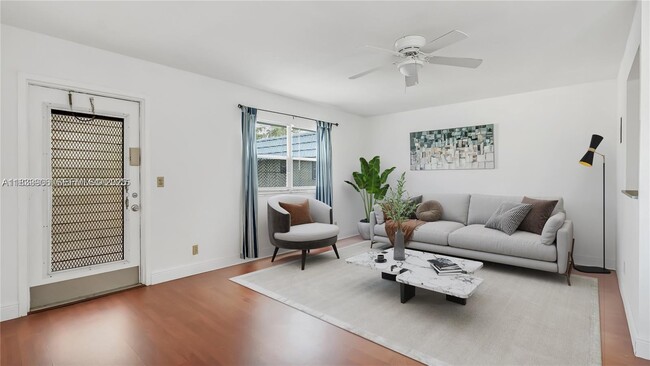 Building Photo - 703 Brittany Park Unit O