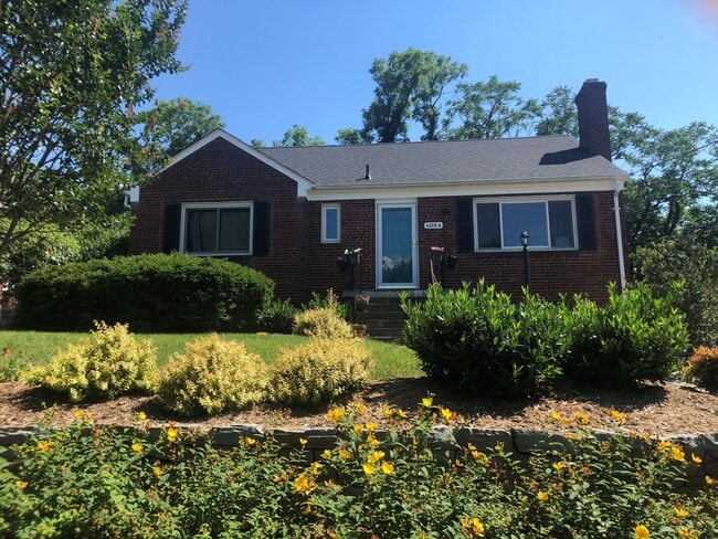 Building Photo - Beautiful Three Bedroom House in N Arlington; Dominion Hills