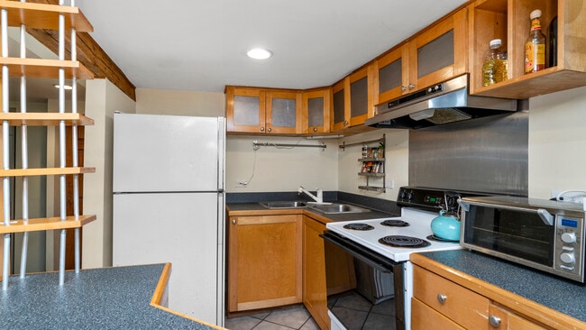 Photo - 1352 N Oakley Blvd