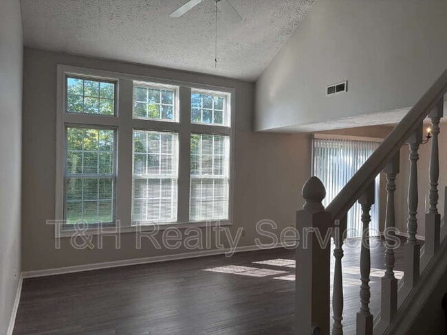 Photo - 1566 Brookfield Cir