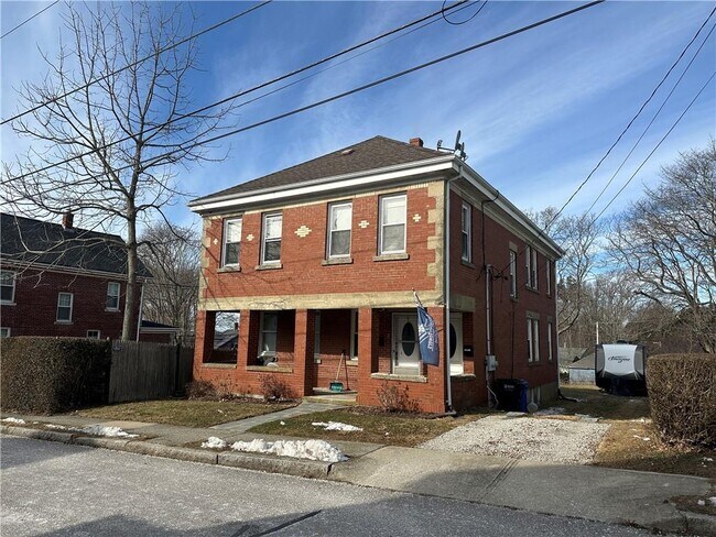 Building Photo - 6 Russell Ave