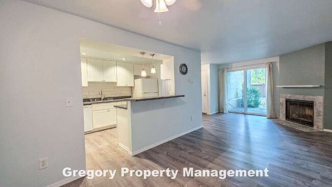 Building Photo - 9474 Woodinville Redmond Rd NE Unit Apt A105