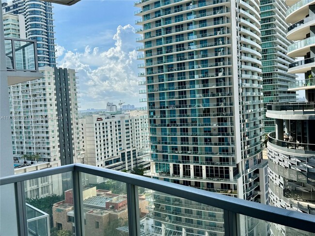 Photo - 1050 Brickell Ave Unidad 1720 Rental