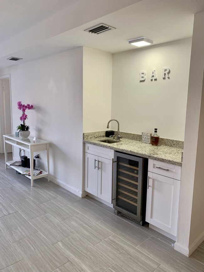 Wet bar - 16531 NE 35th Ave Unit 7