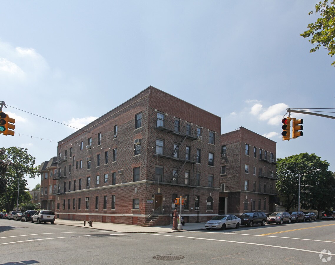 Photo - 4401 17th Ave Apartments