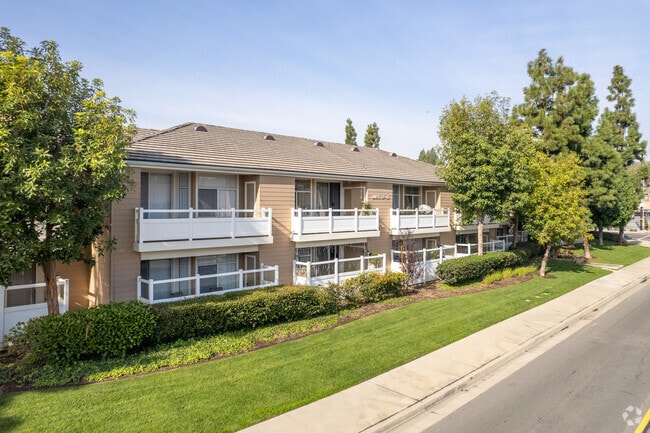Tamarack Pointe Villas_Brea