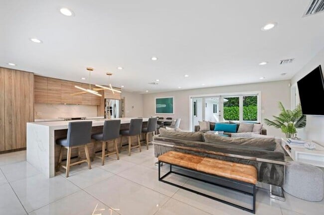 Photo - 2112 NE 32nd Ave