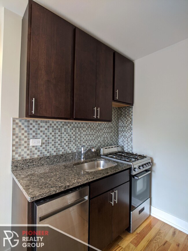 Building Photo - 2850 N Mildred Ave Unit 1 Rental