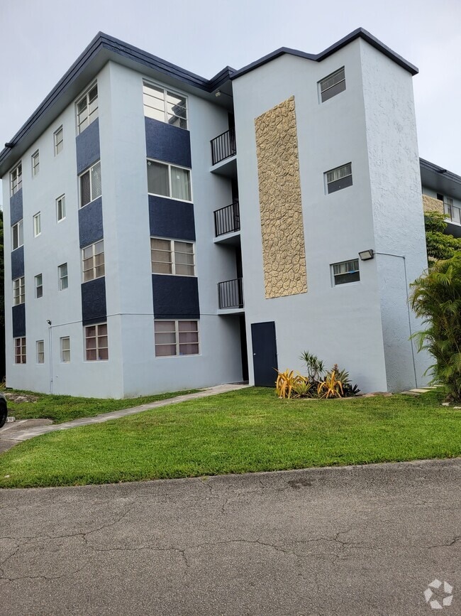 Building Photo - 5275 NW 10th Ct Rental