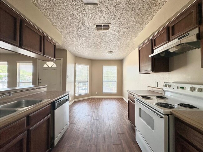 Photo - 209 E Noton St Unit 106