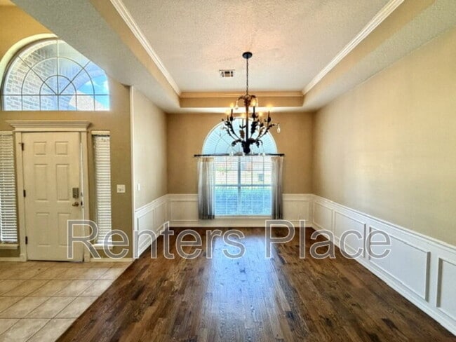 204 N Magnolia Ct