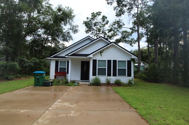 Building Photo - 3 Bedroom in Magnolia Gardens Available Now! Rental