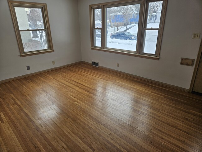 Photo - 5010 N Sheridan Ave