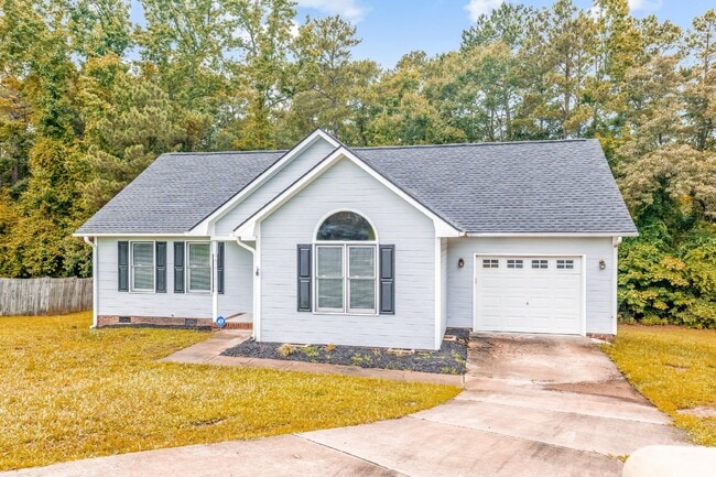 Photo - 3 Bed, 2 Bath Home with a Backporch Perfect for Watching Sunsets