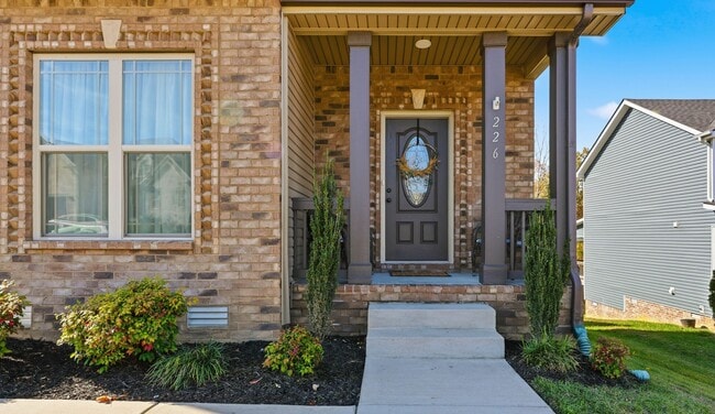 Photo - Dog Friendly Three Bedroom with Bonus in Sango!