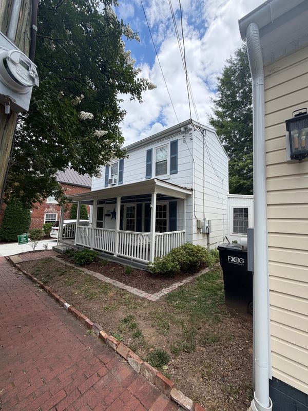 Photo - 102 Frederick St