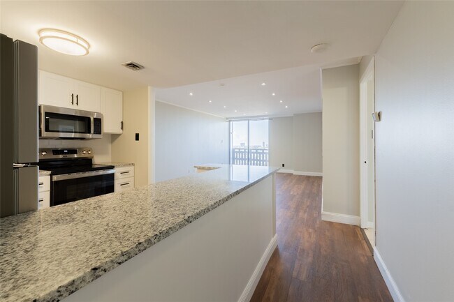 Photo - 2016 Main St Unit 2014
