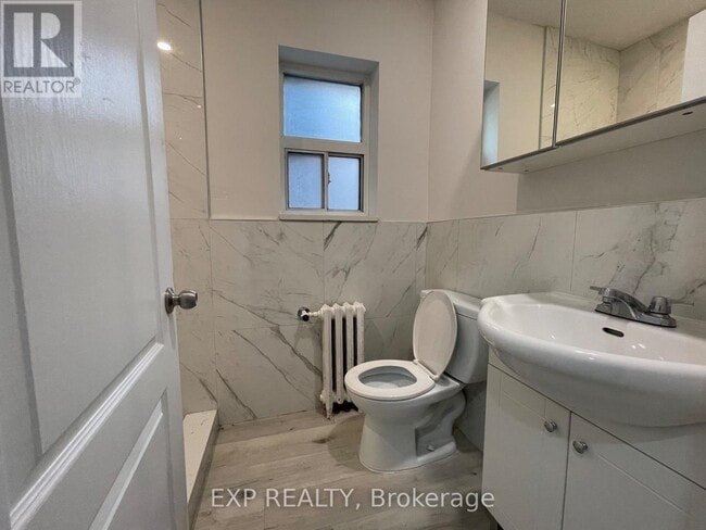 Photo - 259 Lakeshore Rd E