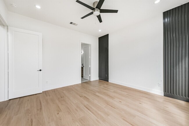 Photo - 3808 Ennis St