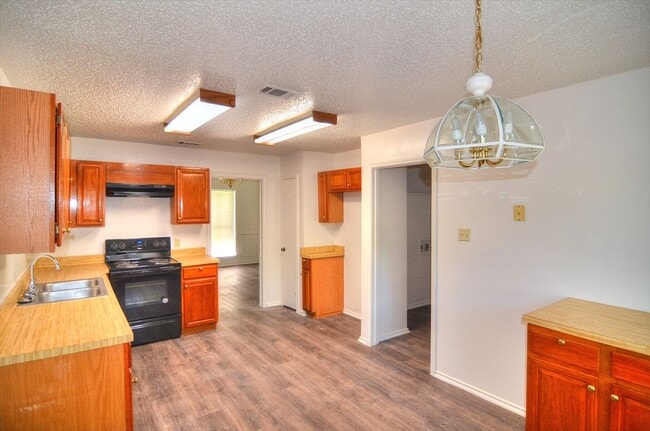 Photo - 8901 Greentree Dr