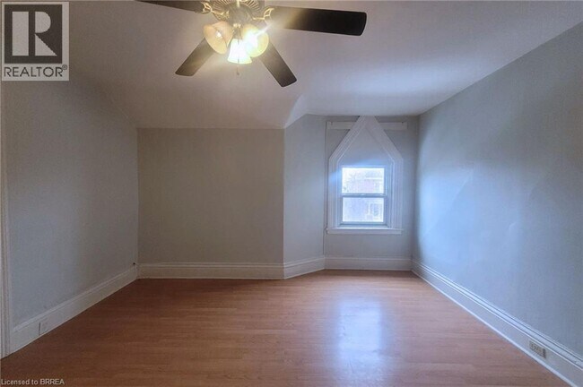 Photo - 65 East Ave Unité Upper