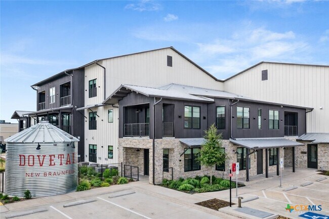 Building Photo - 634 Central Pkwy Unit 1114