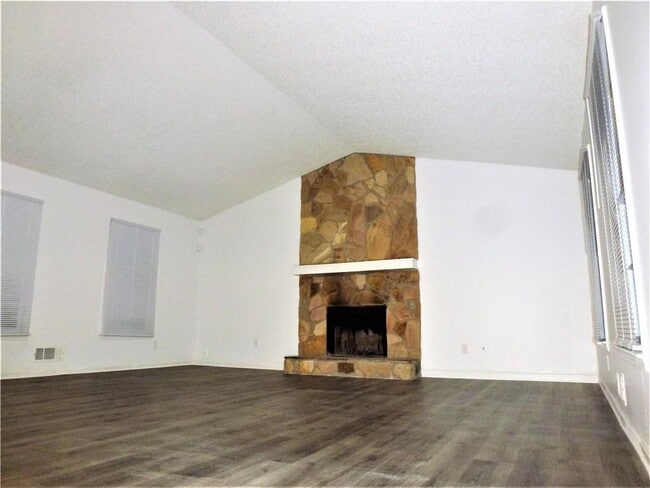 Photo - 382 Cross Creek Pl