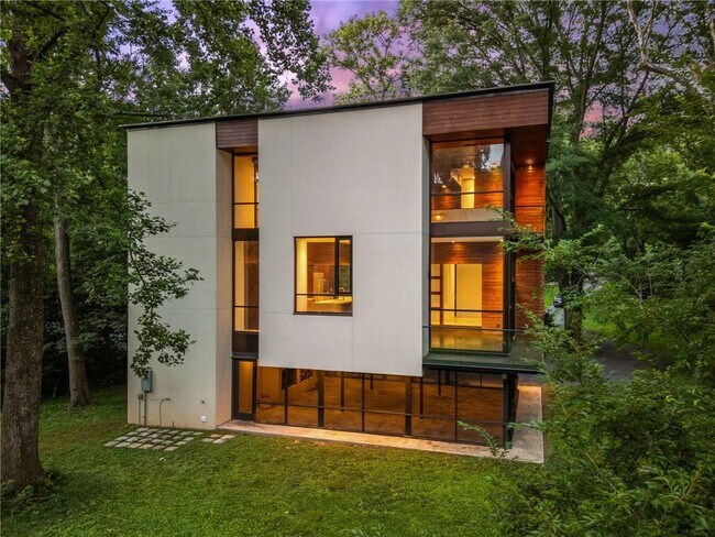 Building Photo - 2105 Fairhaven Cir NE Rental
