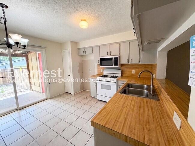 Photo - 204 W William Cannon Dr