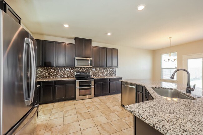 220 Colonial Blf