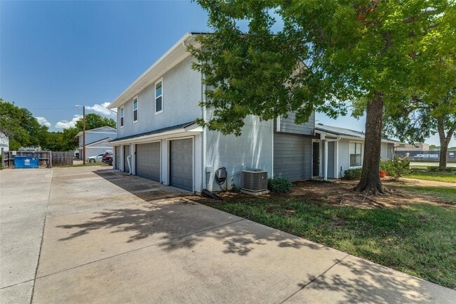Photo - 606 Ridgeline Dr