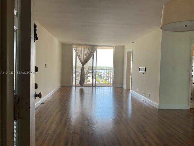 Photo - 290 174th St Unit 1908