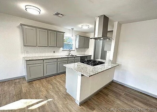 Photo - 139 W Kent St