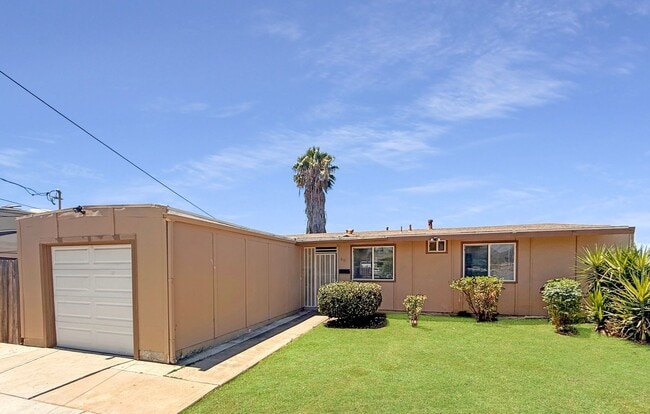 Building Photo - Charming 3BR Home with Spacious Yard in El...