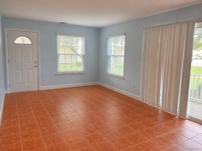Photo - 161 Fairview Cir