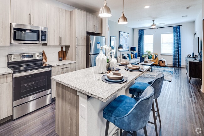 1 BR, 1 BA - 791SF