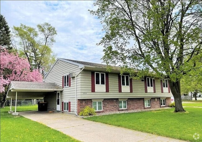 Building Photo - 5722 Ridgeway Dr Rental
