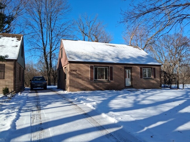 Building Photo - 5387 N Edgewater Ln