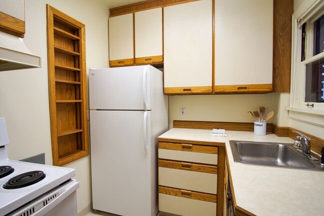 Photo - 1931 West Hills Two Bedroom Townhouse Available Now! Unidad 215