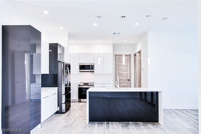 Photo - 3206 SW 5th Ave