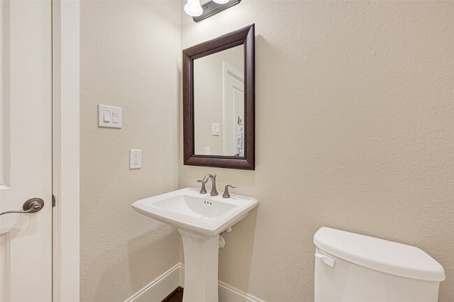 Building Photo - 28639 Rolling Ridge Dr
